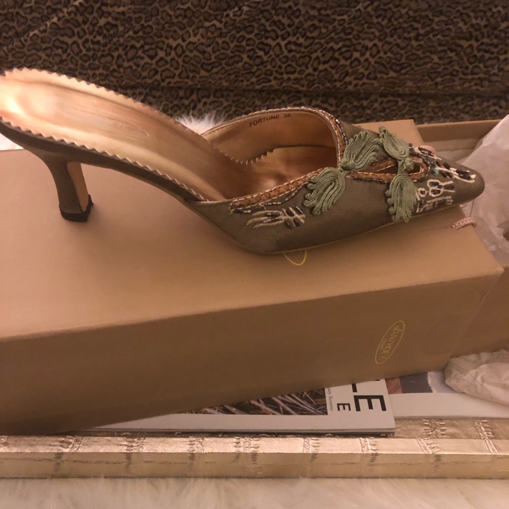 LUVSHOE’S - Picture 3 of 4